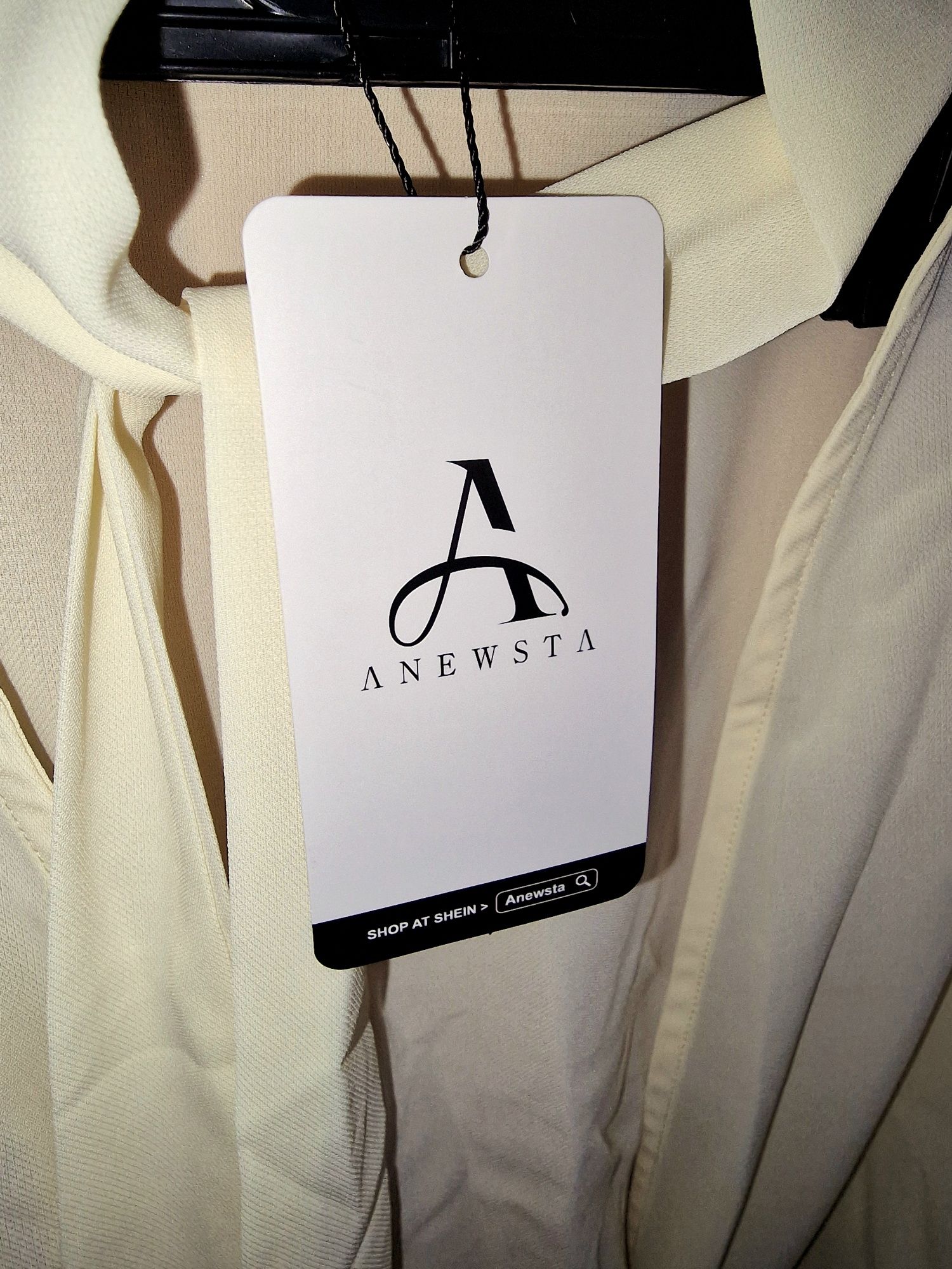 Blusa com Transparência Curta Damasco Creme Amarelo Claro com Fitas