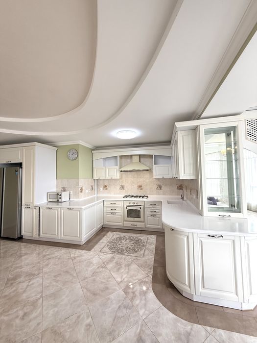 Велика 3к-Квартира з Авторським ремонтом у Калиновій Слободі.