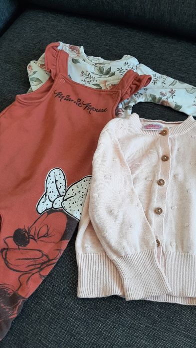 Zestaw body Newbie, spodnie Disney i sweterek So Cute, rozm. 74, stan