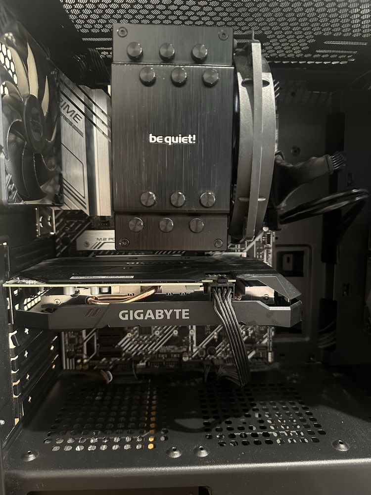 Komputer stacjonarny Intel Core i7-10700F, dysk ssd 1 TB + monitor