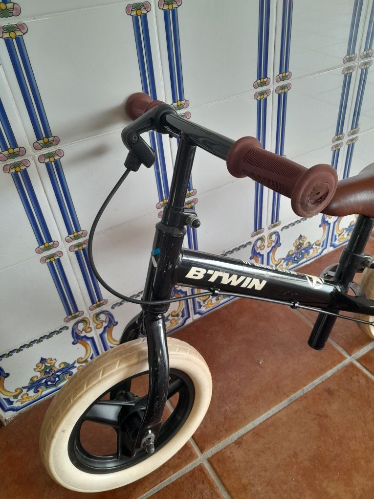 Bicicleta de criança sem pedais