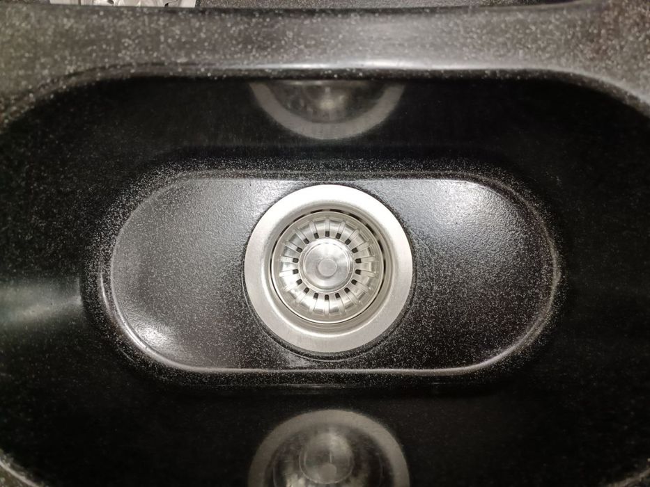 Кухонна мийка в чудовому стані