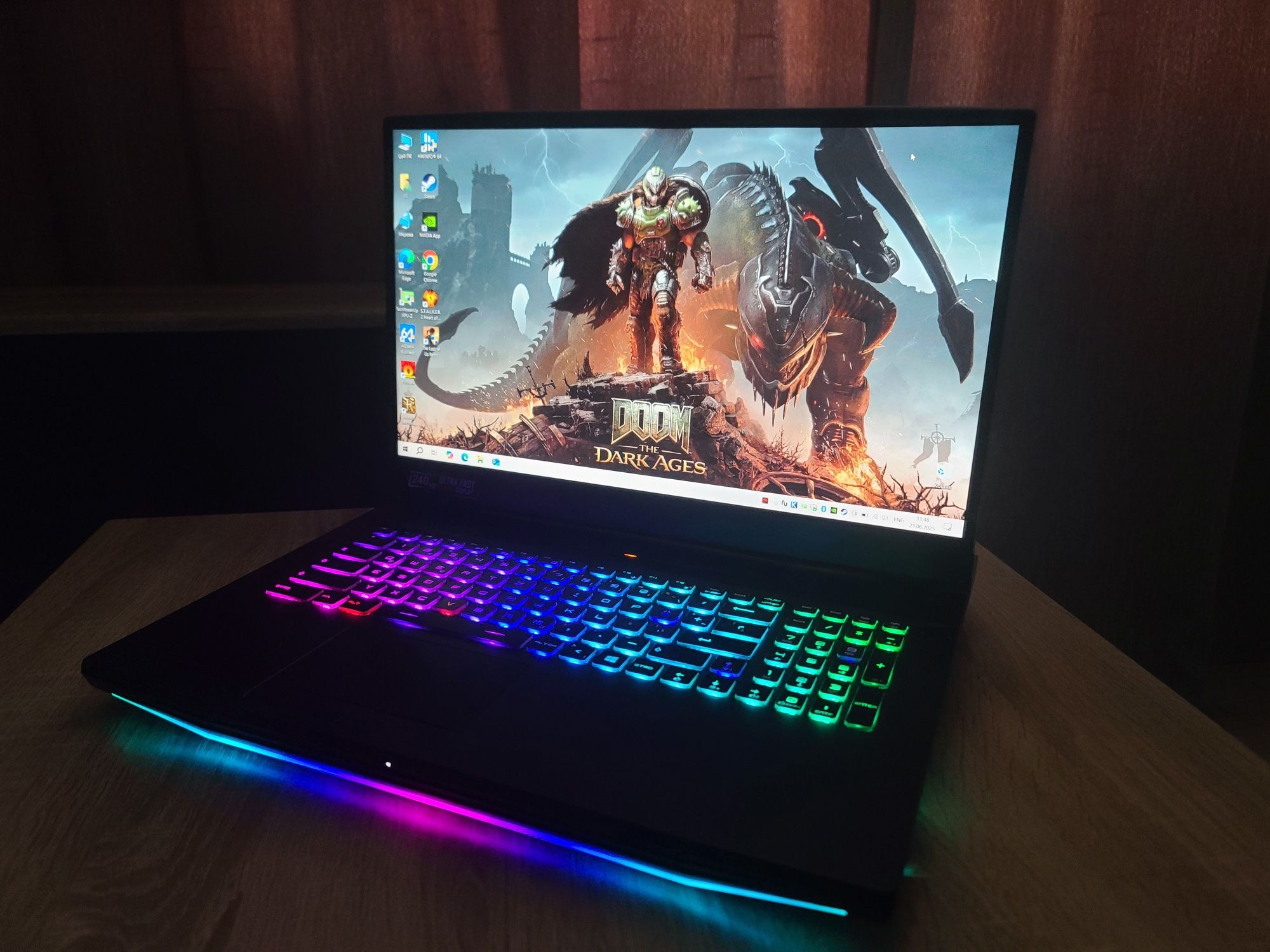MSI GT76 TITAN 17" FHD 240hz I7-9750h/RTX 2080/Ddr4 32gb/Ssd 512gb