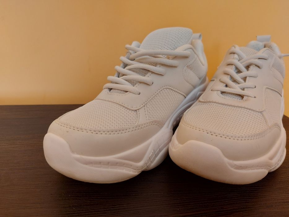 Кросівки в хорошому стані