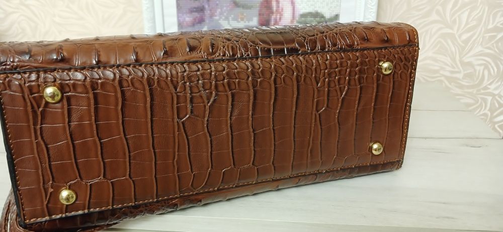 Сумка жіноча , коричневий колір .