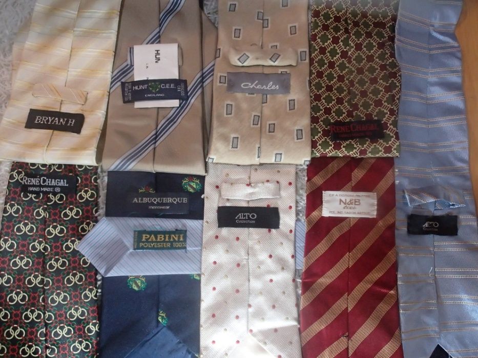 Gravatas de Luxo- 10€ (cada)- (Na compra de 5 oferta de 1)