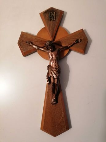 Piękny oryginalny drewniany krucyfiks z miedzianą postacią Chrystusa