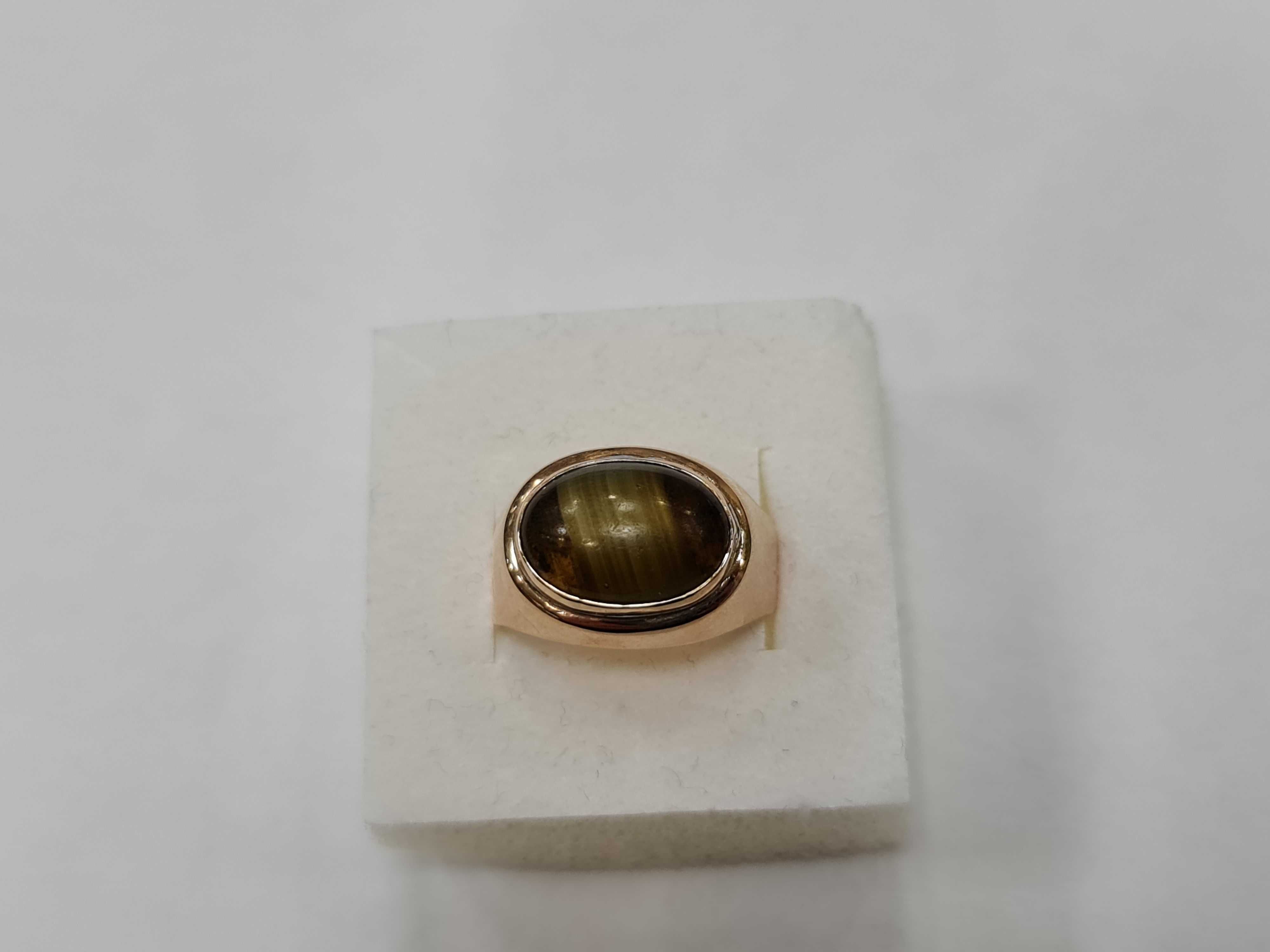 II poł. XX wieku! Złoty pierścionek/ sygnet/ 585/ 4.09 gr/ R18/ Kwarc