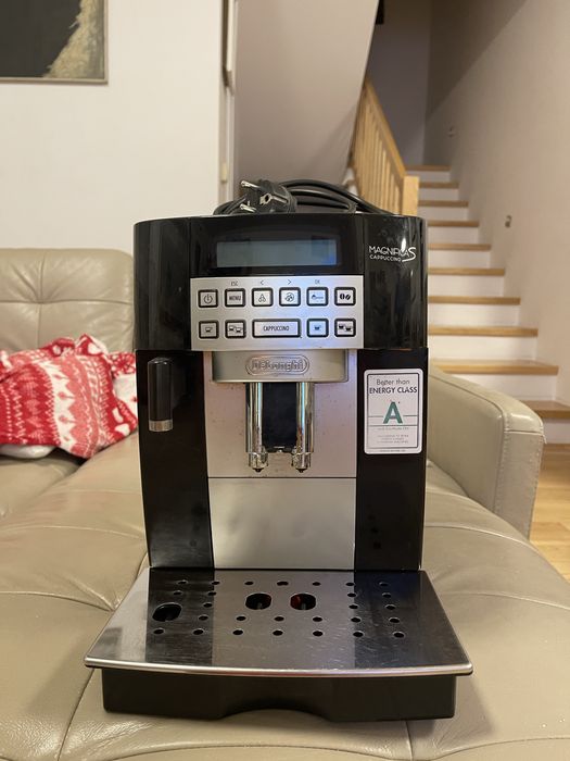 Ekspres do kawy ciśnieniowy Delonghi