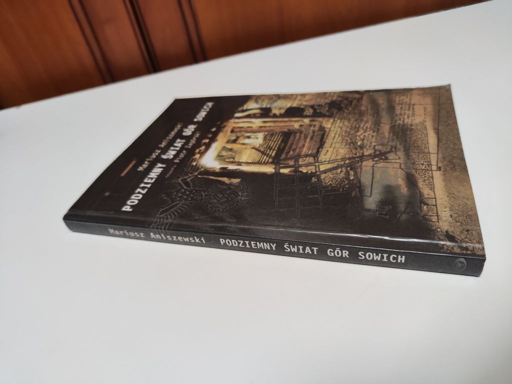 Podziemny świat Gór Sowich - Mariusz Aniszewski, Piotr Zagórski ".