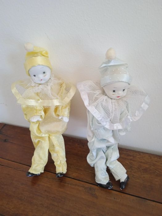 Bonecos em porcelana.