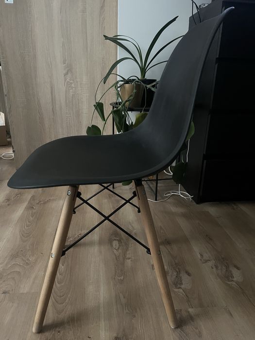 Krzesło w stylu skandynawskim czarne drewno