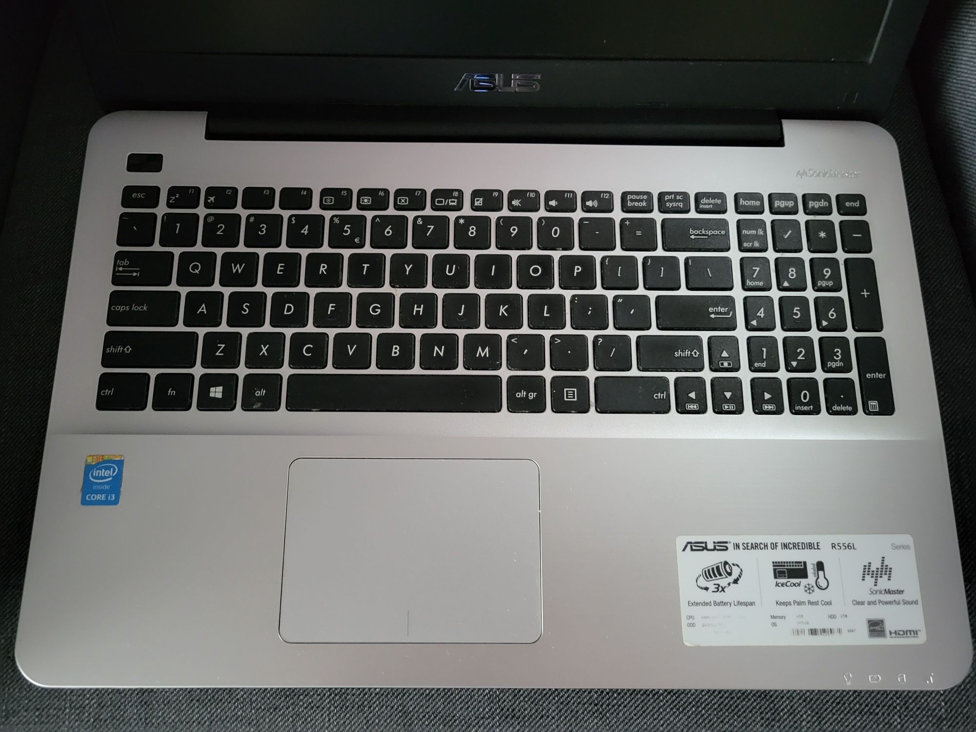 Laptop ASUS R556L 8GB RAM