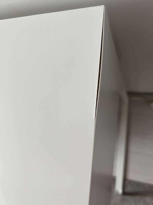 Białe biurko Ikea