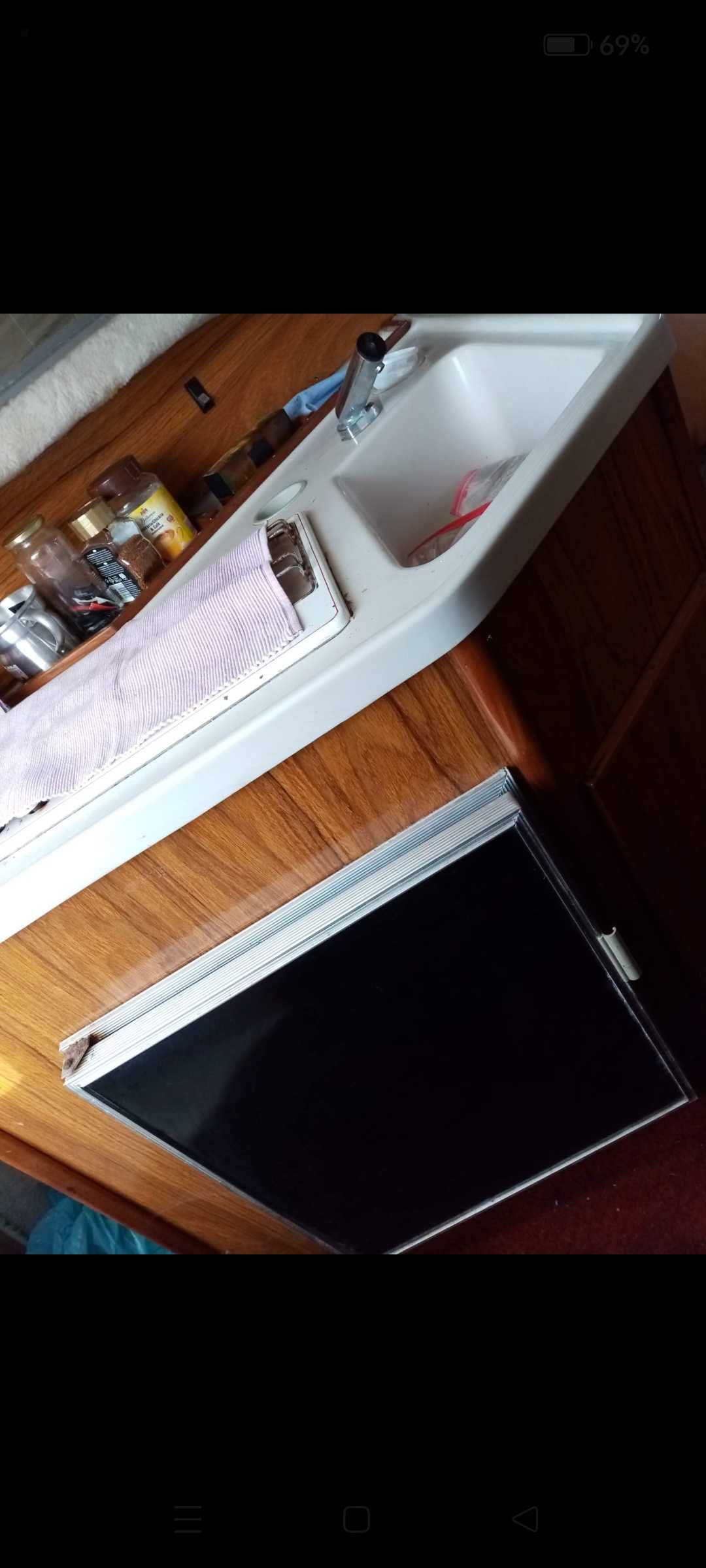 Sea Ray 230 cabinado