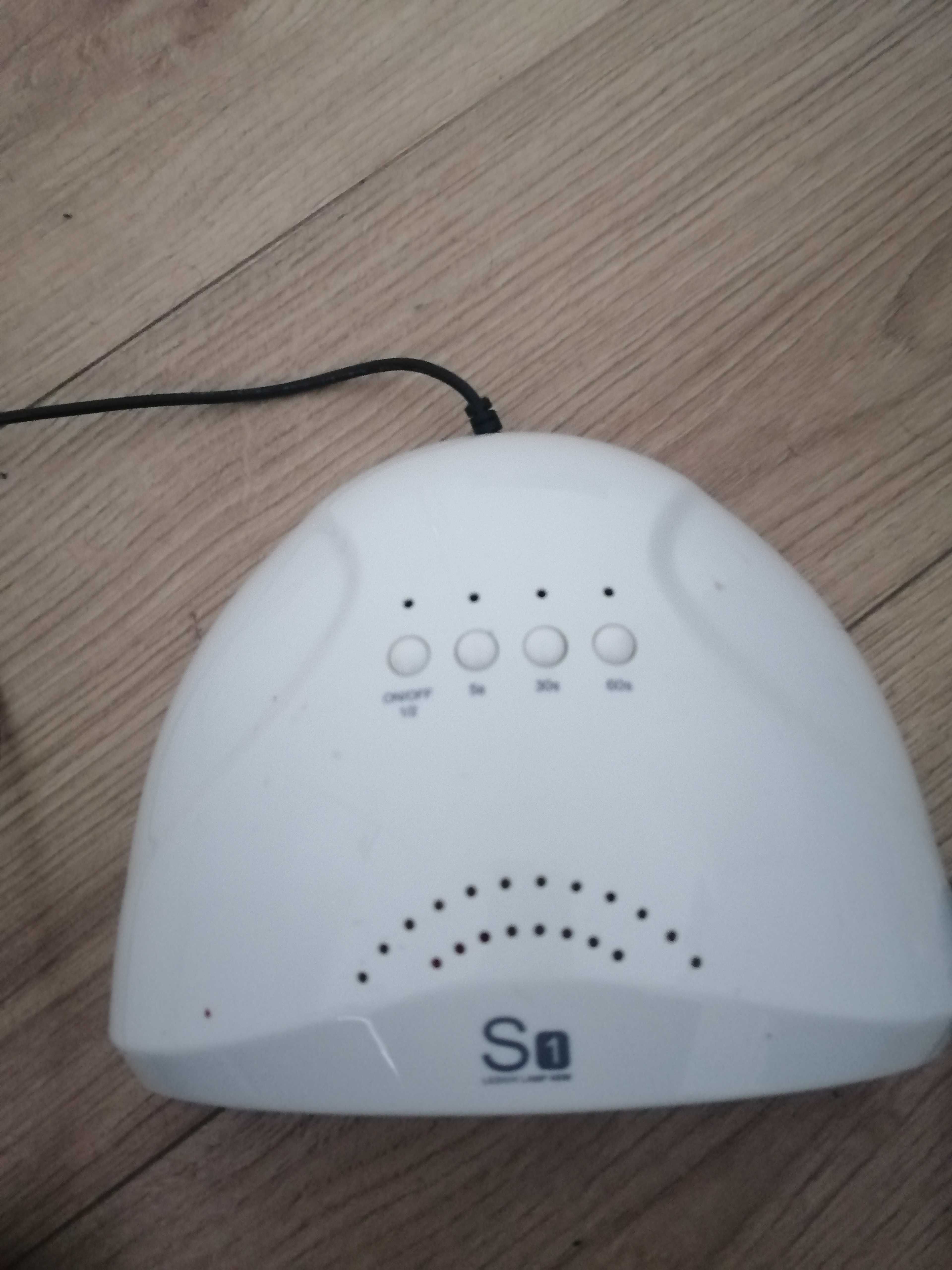 Lampado paznokcie