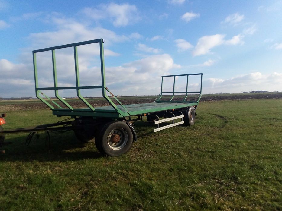 Przyczepa laweta do bel, balotów.