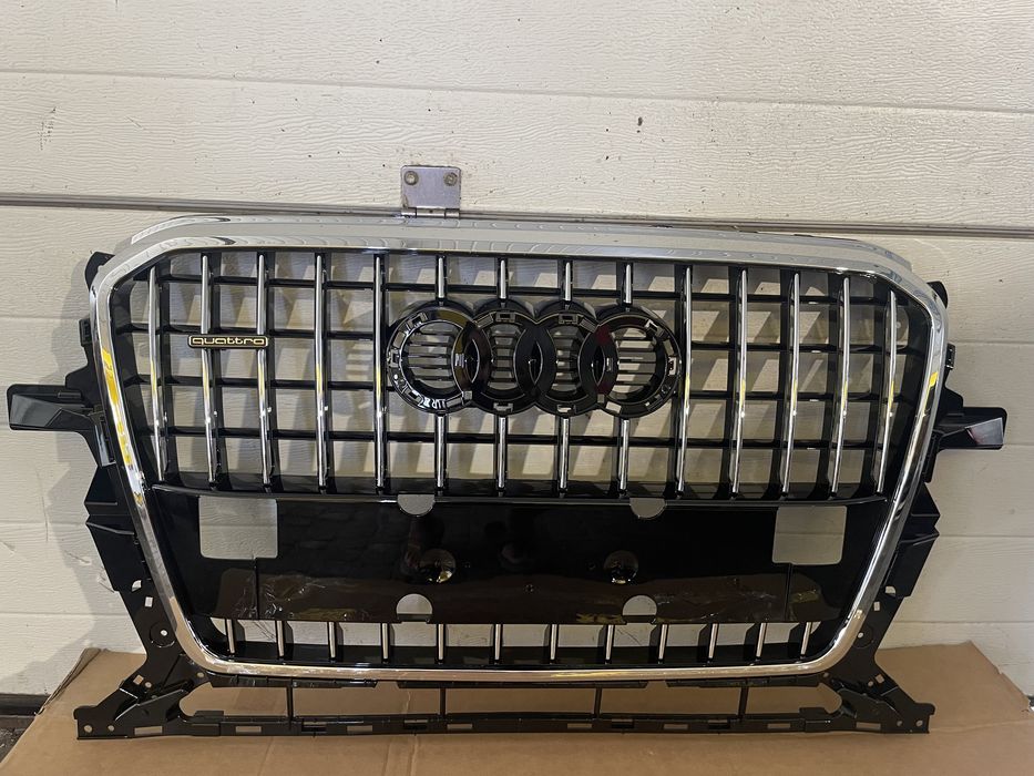 Решітка радіатора Audi Q5 2011-2016