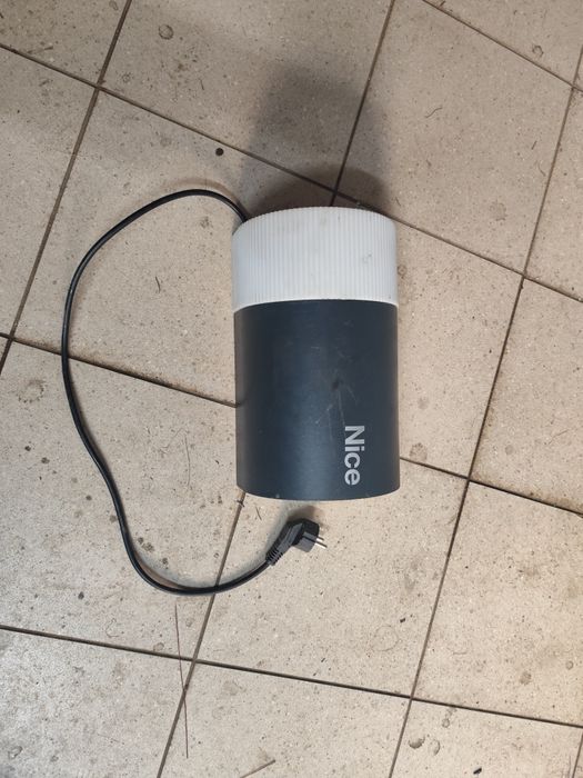 Siłownik do bramy garażowej napęd