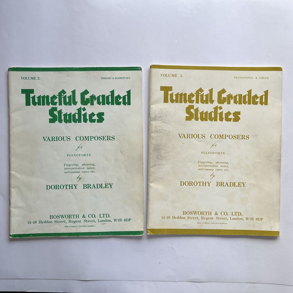 conj 2 livros: Dorothy Bradley: Tuneful Graded Studies volumes 2 e 3