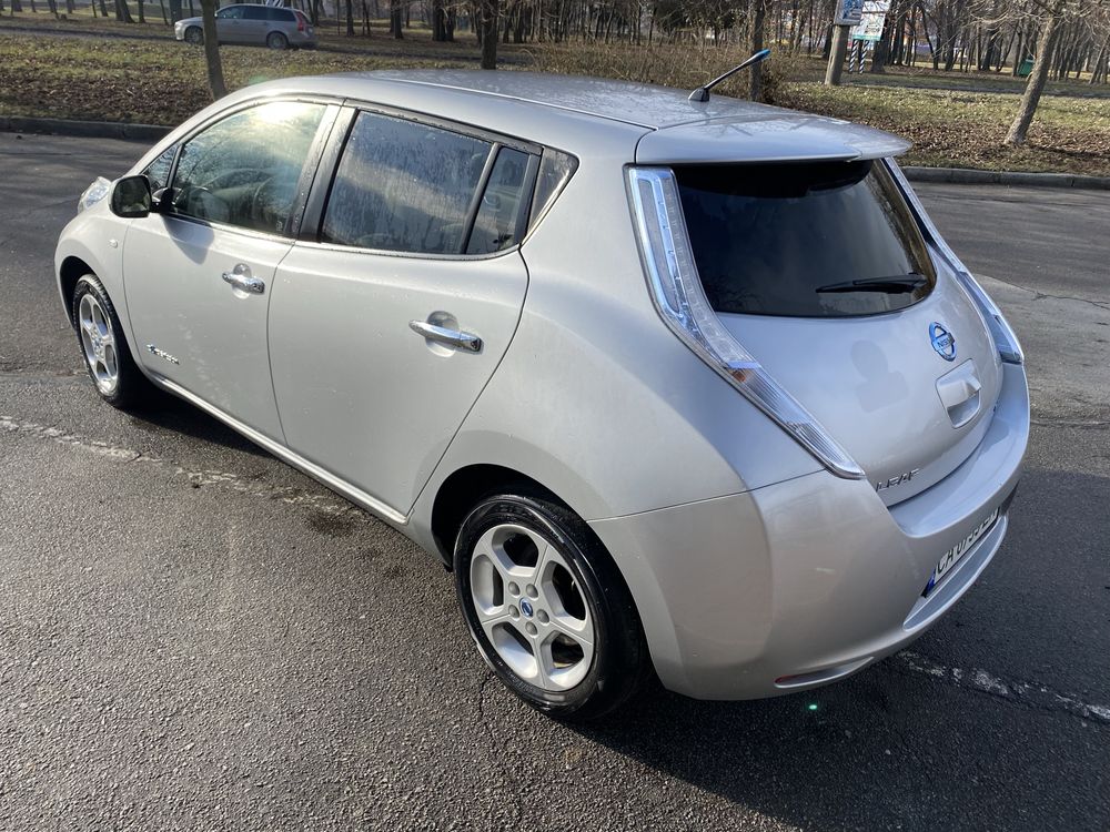 Продам Nissan Leaf