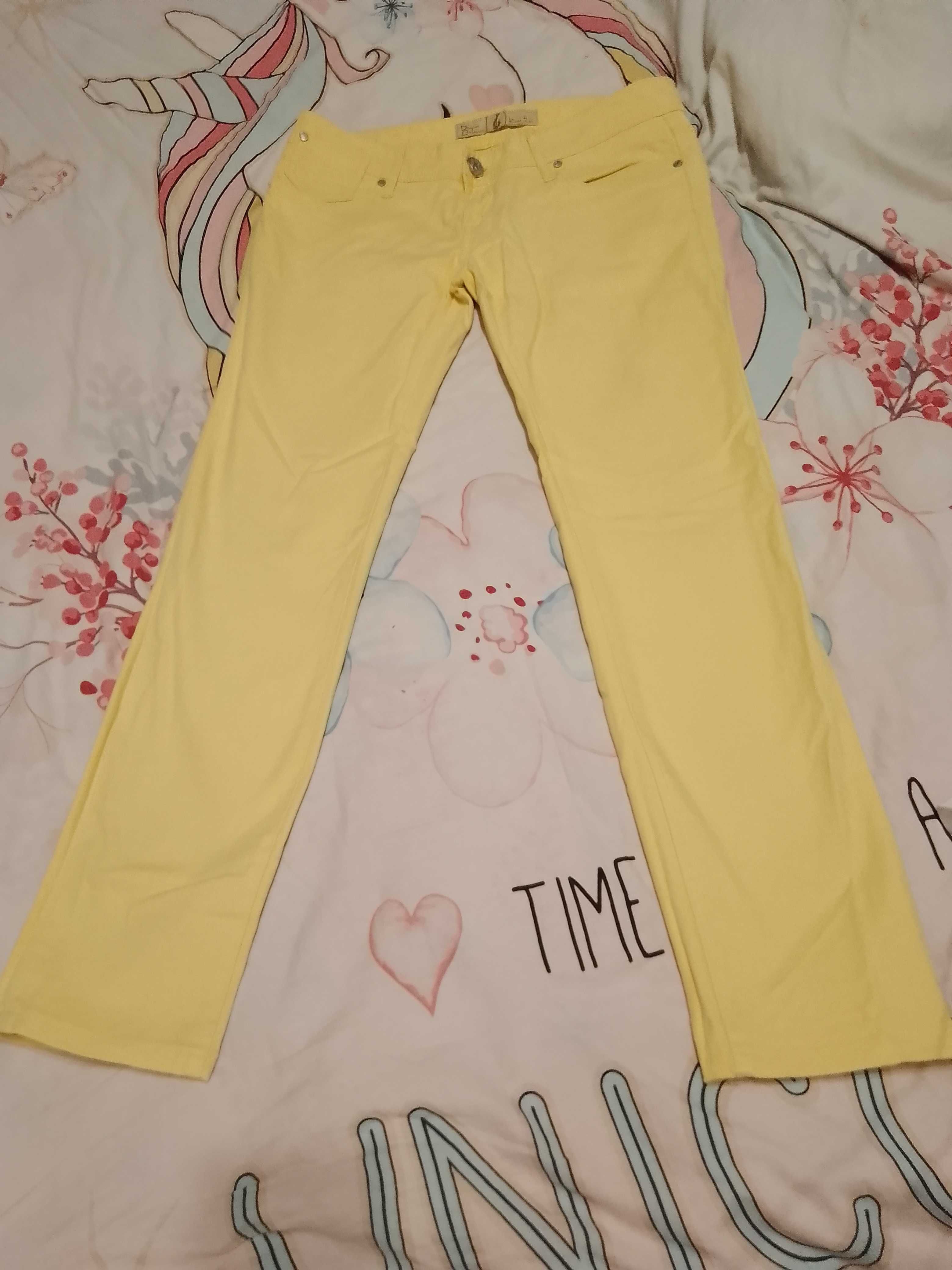 Żółte jeansy Stradivalrius