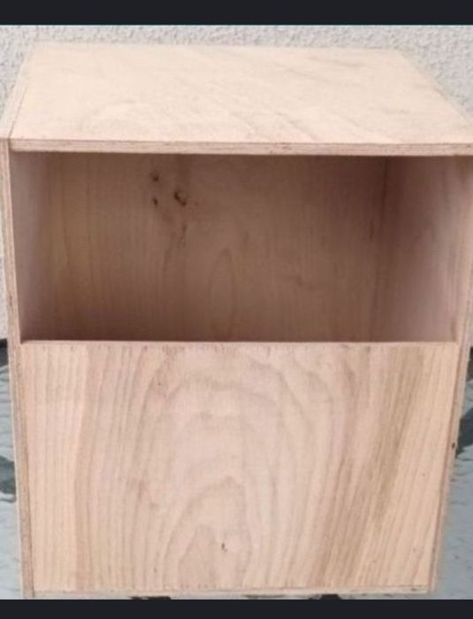 1 budka lęgowa dla mnichy nizinnej