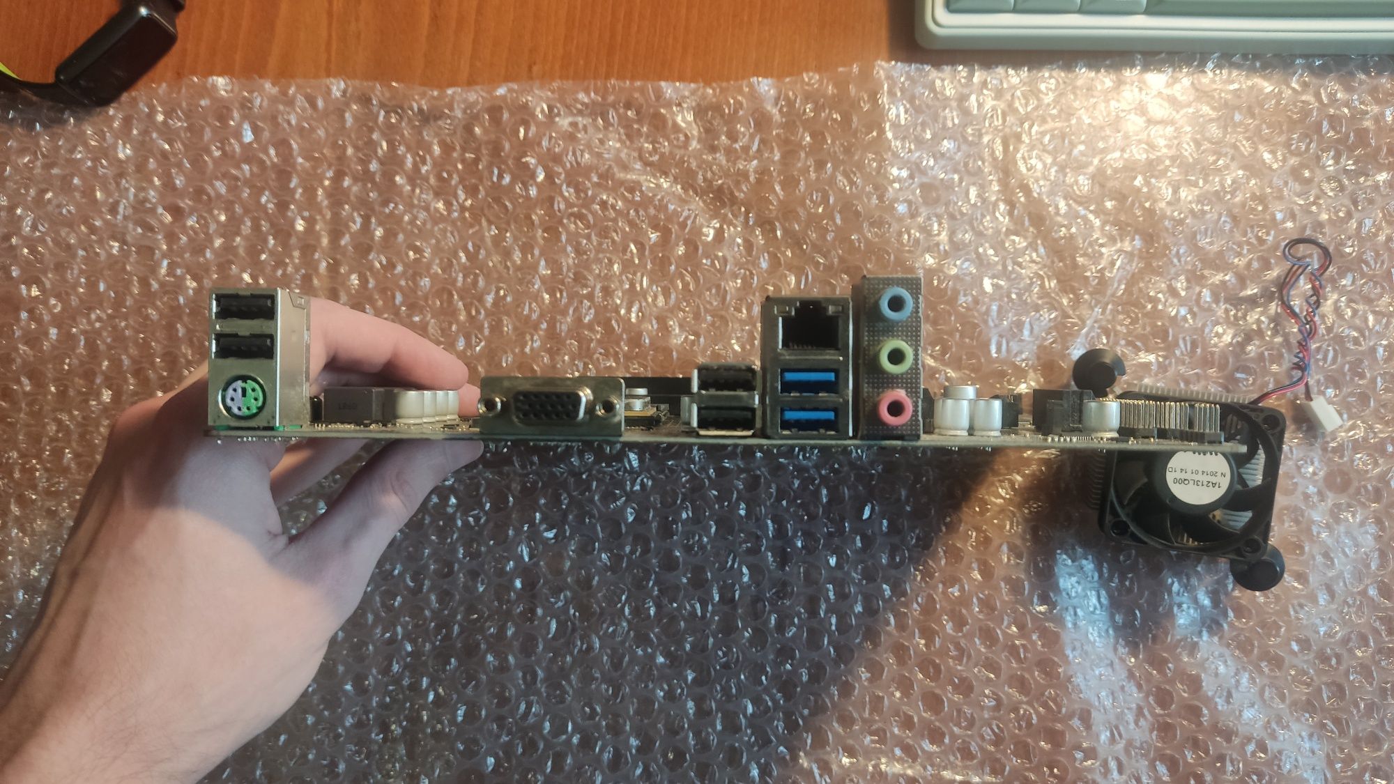 Комплект Asrock AM1B-M та процессор