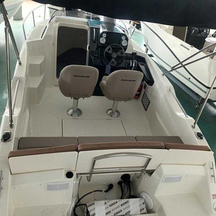 Quicksilver Activ 555 Cabinado c. Mercury 115hp CT ELPT EFI NOVO