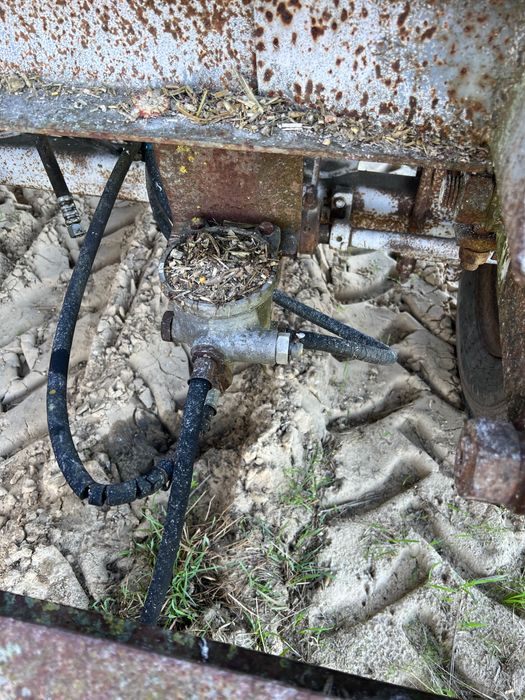 Причіп ГКБ, зіловський з документами.