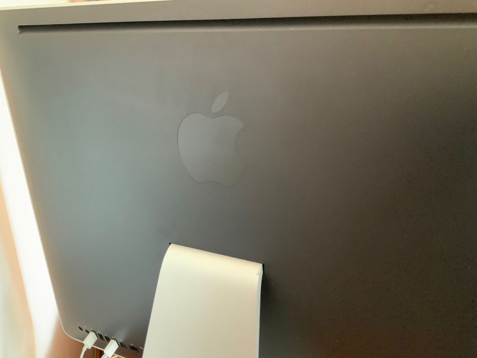 iMac 3.06 GHz intel core 2 Duo, 8 GB, NVDIA 512 MB, track pad wireless