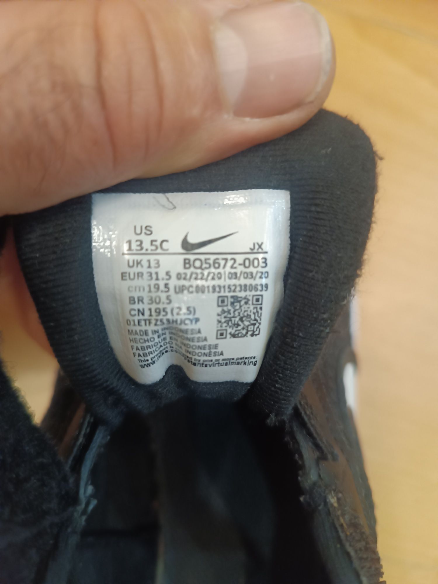 Продам кроссовки детские Nike