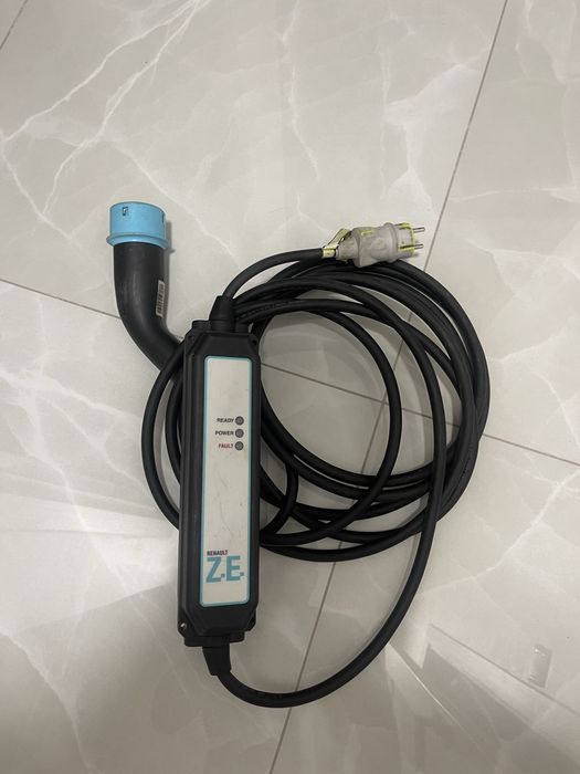 Оригінальний зарядний пристрій Renault Zoe