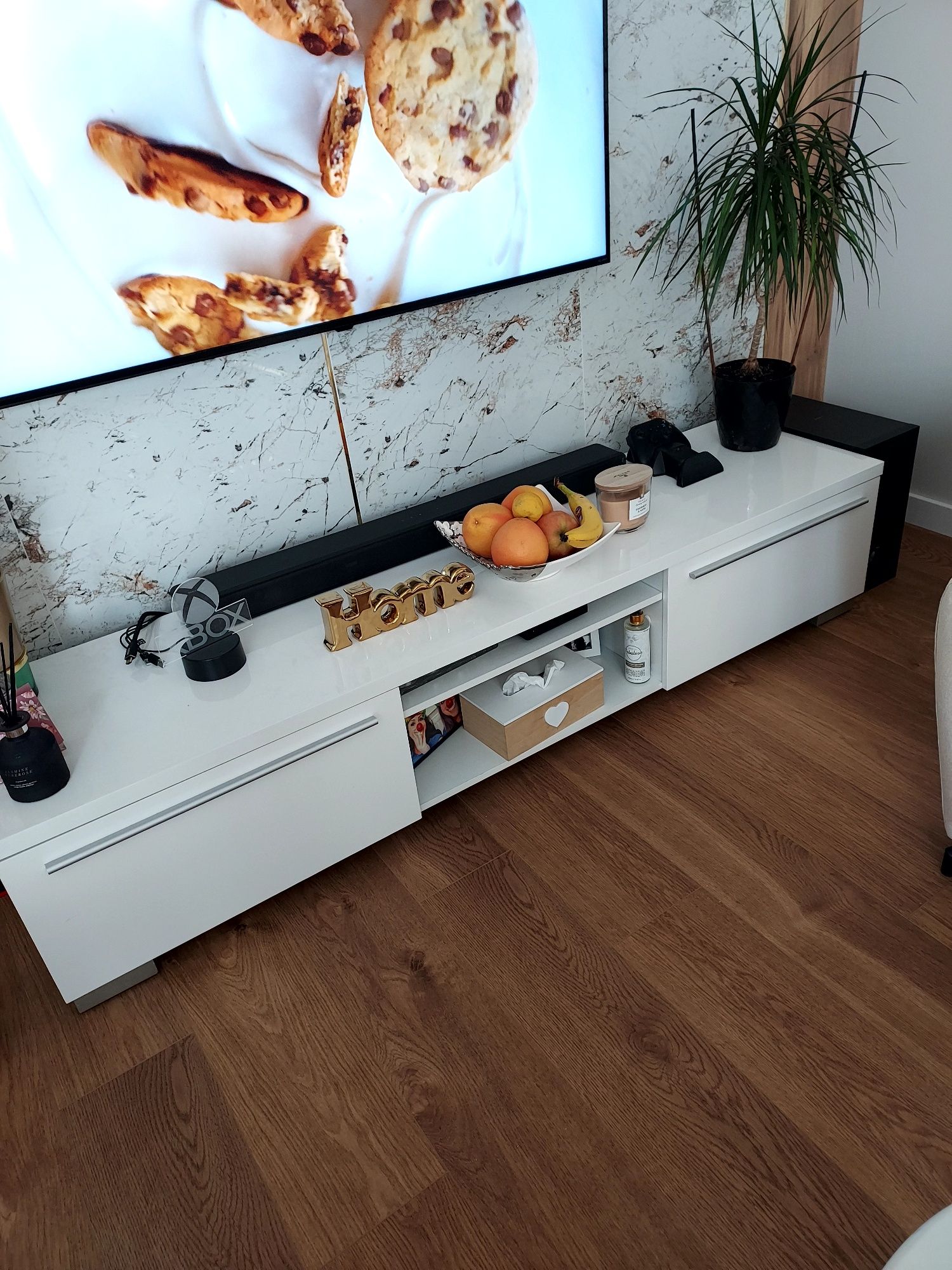 Komoda zadbana biała połysk