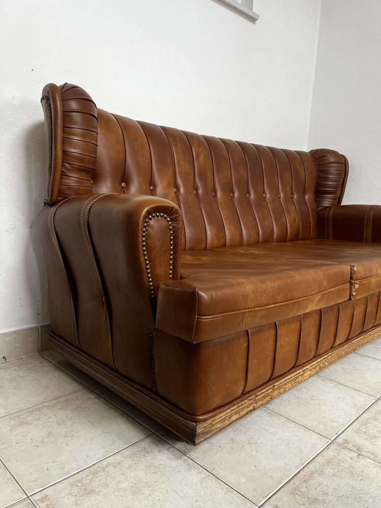Sofá-cama estilo Chesterfield 3 lugares em pele genuína