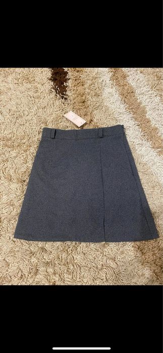 Спідниця майже до колін