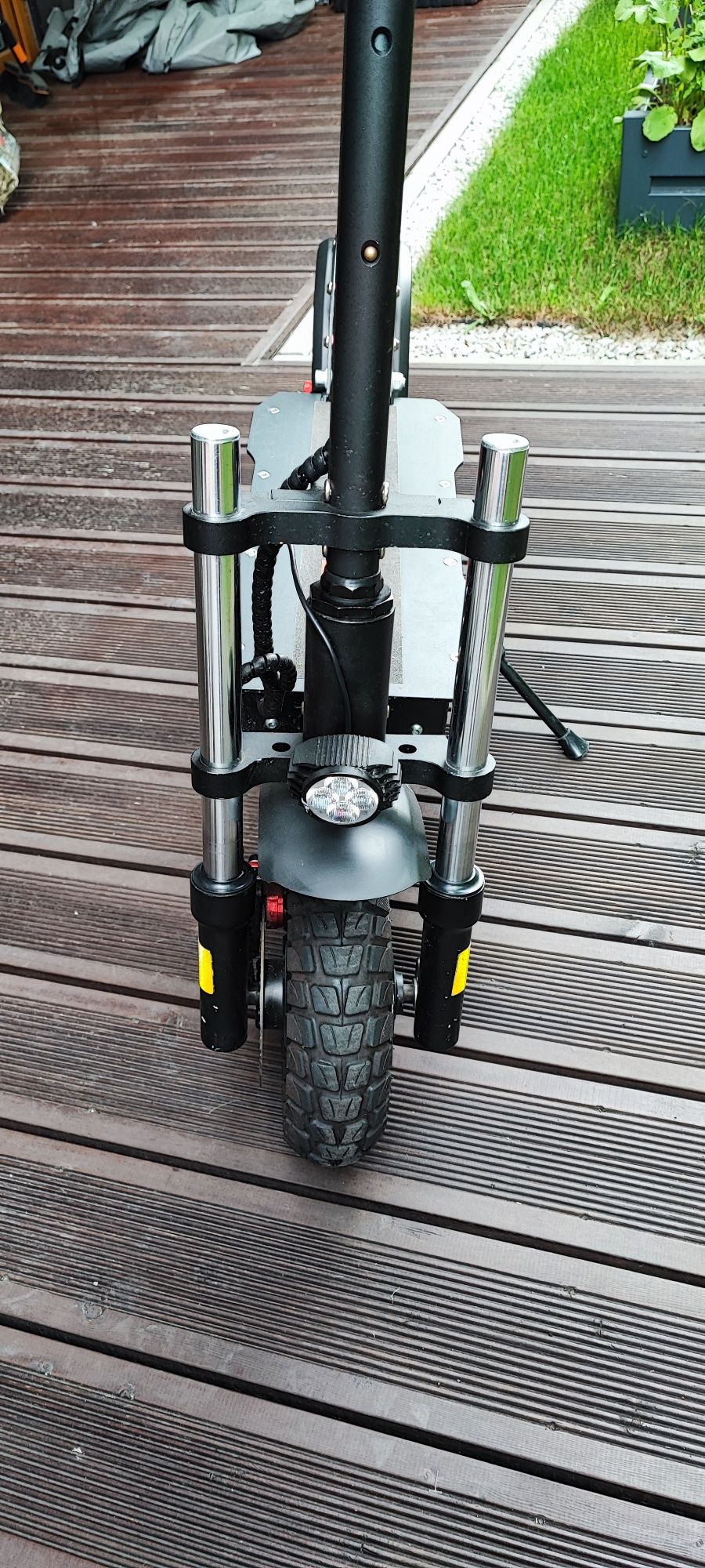 Hulajnoga Tomini H10 PRO — hamulce hydrauliczne,
