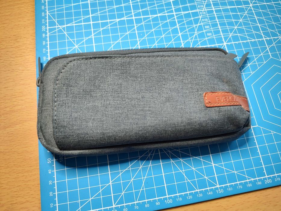 Konsola Evercade Handheld HDMI jak nowa+The C64 Collection 1 + etui