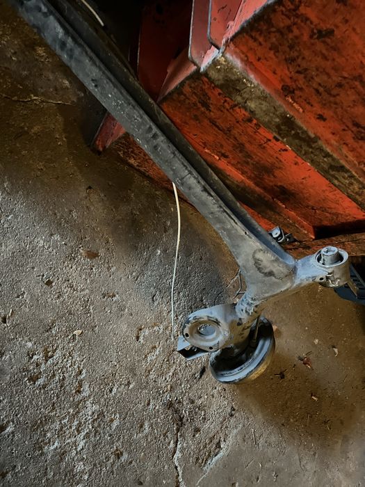 Eixo traseiro original Seat Ibiza 6l/Córdoba tdi + Cabos Travão de Mão