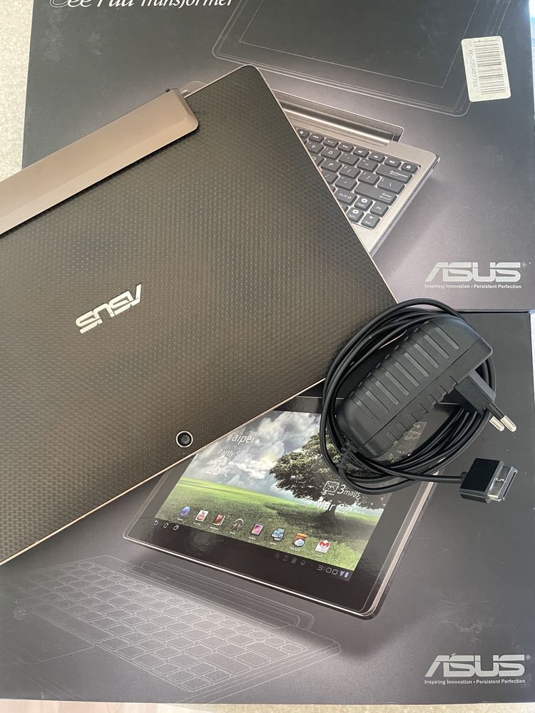 Планшет Asus transformer TF101 з додатковою станцією