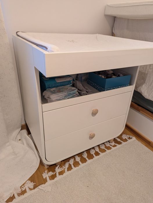Komoda przewijak MYLLRA IKEA z matą oraz pojemnikami z koszem