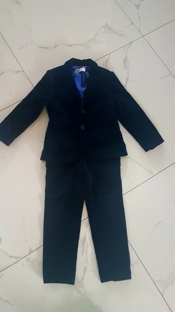 Garnitur z aksamitu rozmiar 116 firmy  H&M