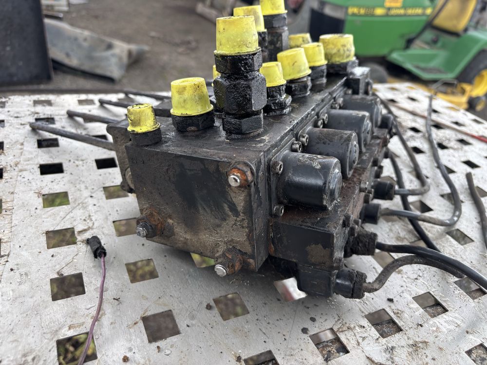 Rozdzielacz hydrauliczny elektryczny podpór nóg HDS Vkran Epsilon