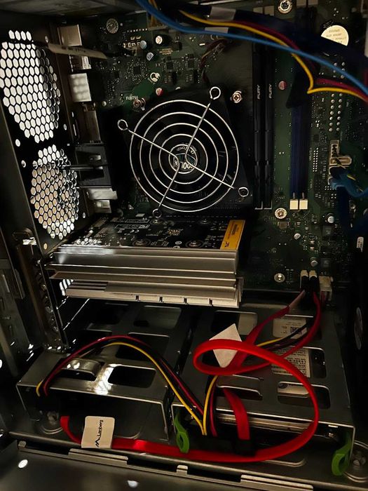 Komputer Biurowy Monitor Klawiatura mysz Głośniki