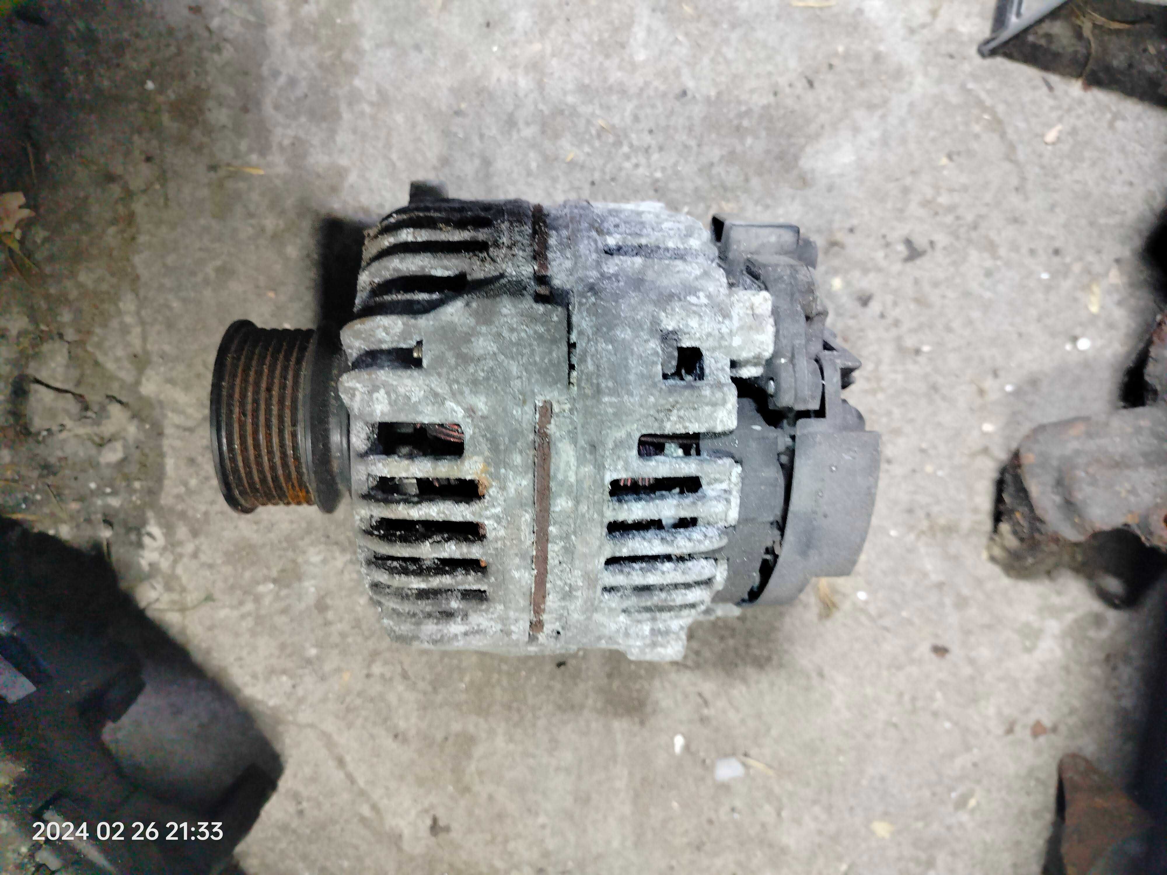 Volkswagen Golf 4 IV alternator Bosch 90A 14V