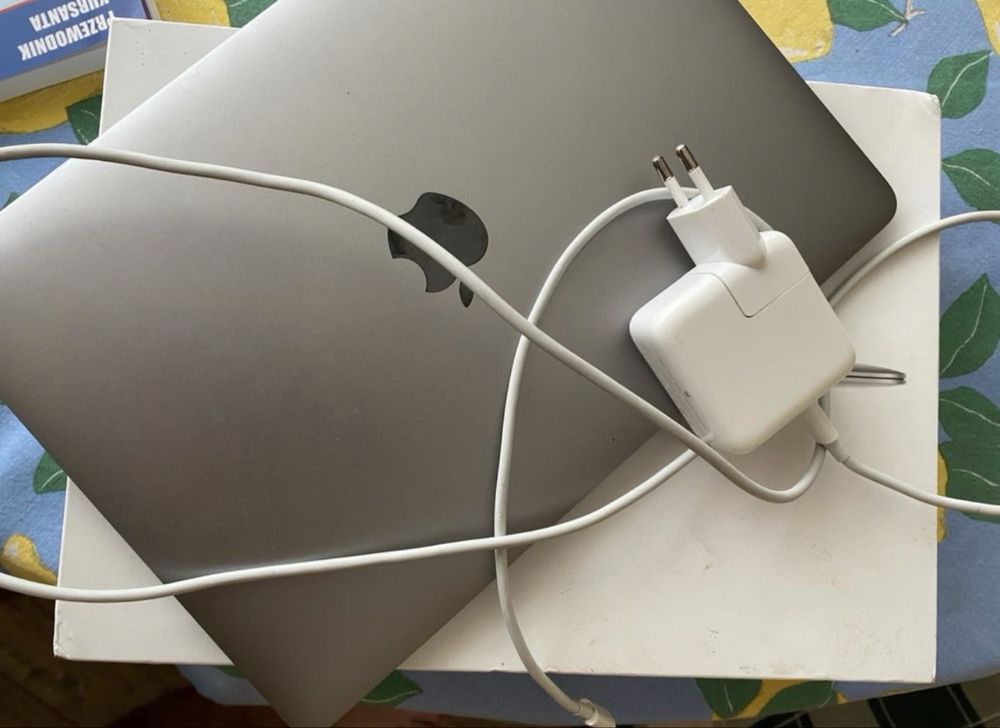 Macbook 12 intel m3 unikat mniejszy niz air m3 i m4 filtr nano prywat