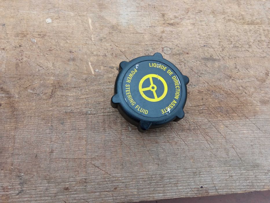 Кришка бачка масла гідравліки F23C-3F781-BA