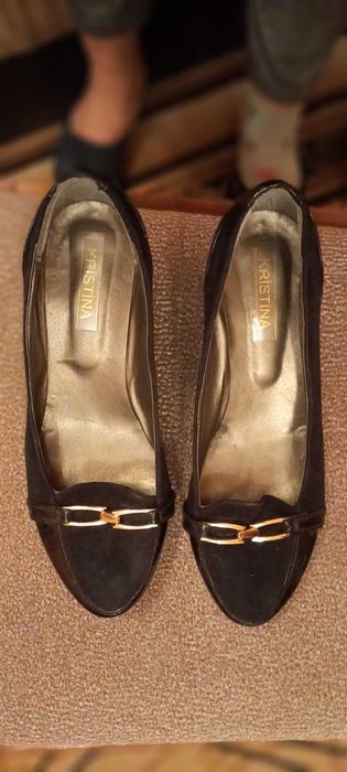 Продам женские туфли