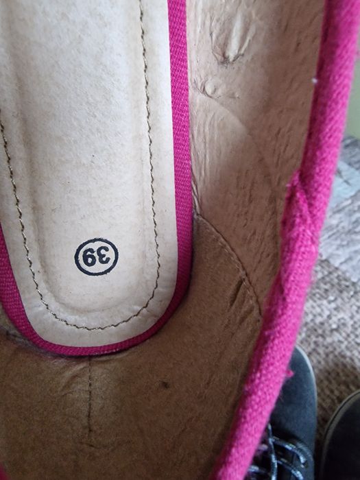 dwie pary butów rozmiar 38