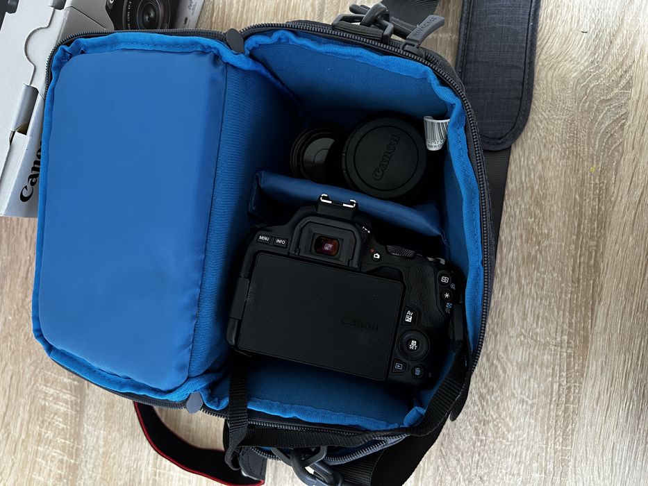 Фотоапарат Canon eos 250 D EF-S 18-25 IS STM(сумка і обєктив в подарун